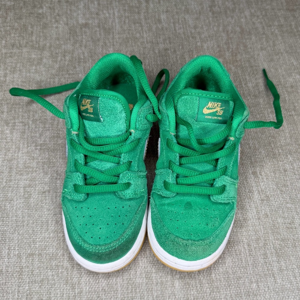 Lucky Nike Shamrock Boys Sneakers Size 9C - Picture 4 of 6